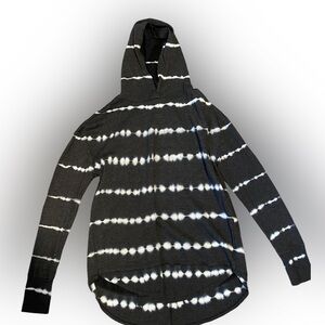 Peyton Jensen lightweight hooded tee